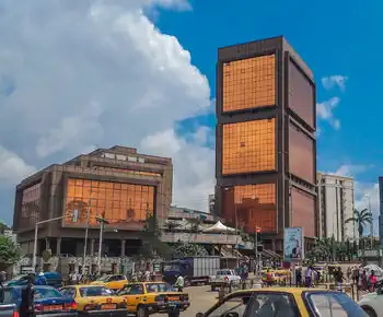 Personen finden in Kamerun